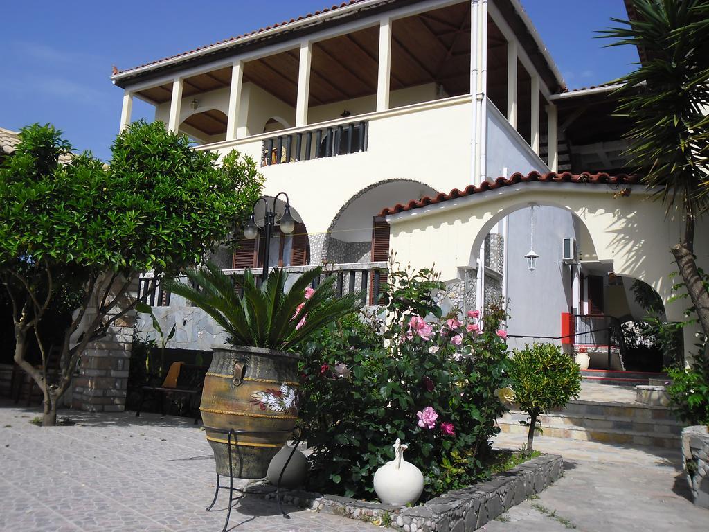 Villa Maria Chrani Bagian luar foto